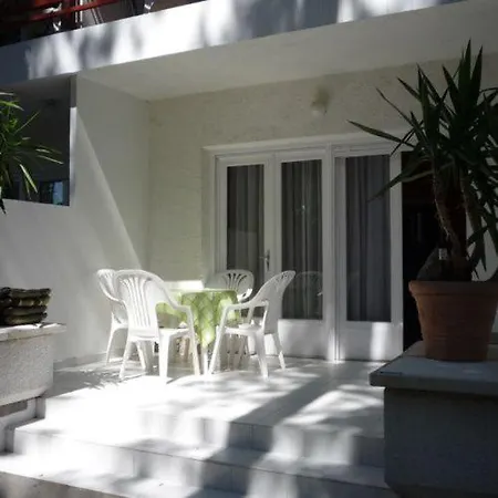 Lakos Apartmanház Alloggio in famiglia *