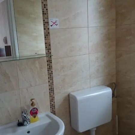 Lakos Apartmanház Alloggio in famiglia Siófok